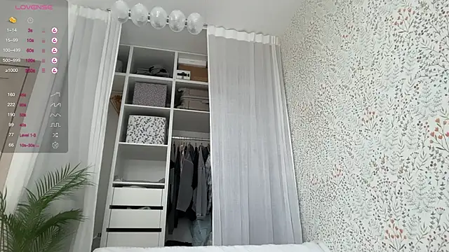 Evan  White  online show from September 14, 2025, 6:01 am