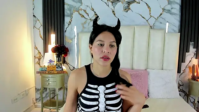 lulumars online show from October 28, 2025, 5:11 am