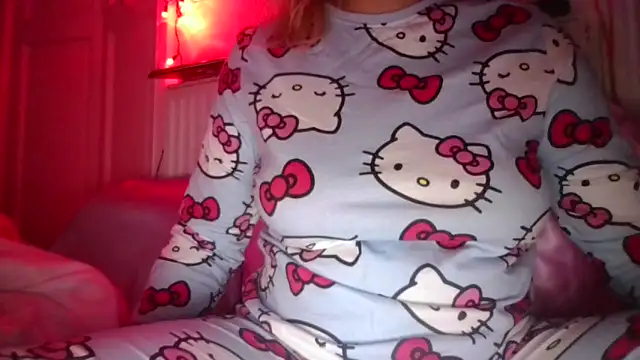 RealLittleRedRidingHood online show from March 12, 2025, 6:44 pm