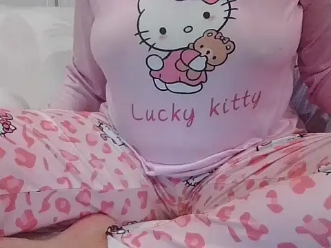 RealLittleRedRidingHood online show from October 13, 2025, 9:04 pm