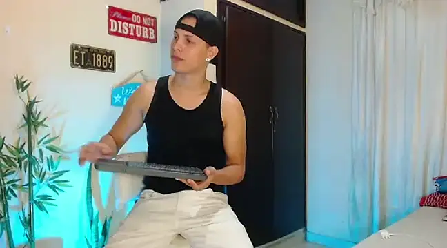 DavidNeill online show from December 21, 2024, 3:31 pm