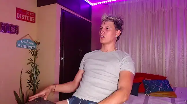 DavidNeill online show from March 17, 2025, 11:54 pm