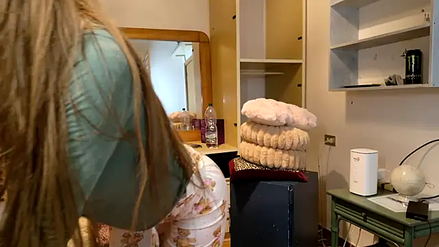 Miaelis online show from March 13, 2026, 5:08 pm