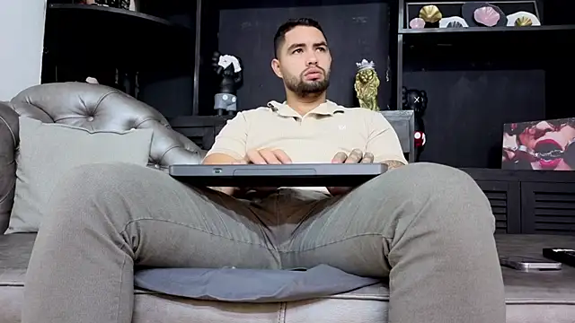 matteosantos online show from November 25, 2025, 11:43 am