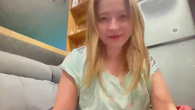 CharmingSarah online show from December 15, 2024, 5:31 pm