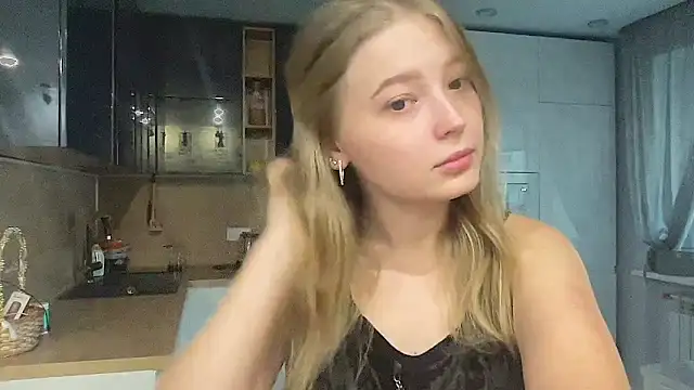 CharmingSarah online show from September 10, 2025, 3:12 pm