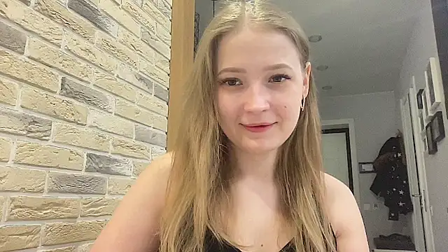 CharmingSarah online show from March 26, 2026, 4:45 pm