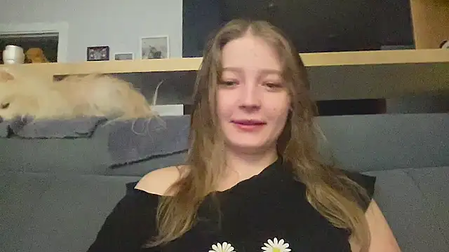 CharmingSarah online show from April 2, 2026, 4:04 pm