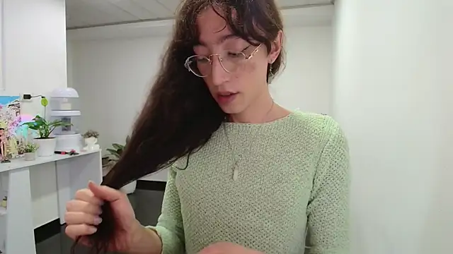 NicoleCortez online show from December 15, 2024, 4:07 am