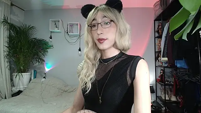 NicoleCortez online show from October 4, 2025, 8:56 am