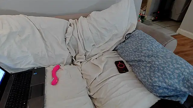 EmoDream1998 online show from February 7, 2025, 6:34 pm