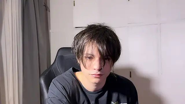 SasukeUhchiaa online show from February 12, 2026, 2:17 am