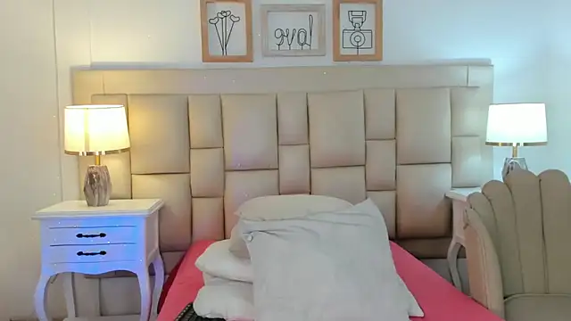 Meredit Lane online show from March 10, 2025, 3:23 am