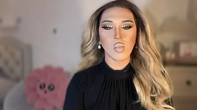 Ts glamxxxx online show from November 6, 2025, 2:12 am