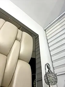 Snapshot of ALISSON_FOXXX1 chatting on September 28, 2025, 12:43 pm ALISSON FOXXX1 online show from September 28, 2025, 12:43 pm