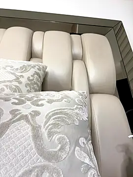 Snapshot of ALISSON_FOXXX1 chatting on December 1, 2025, 11:32 pm ALISSON FOXXX1 online show from December 1, 2025, 11:32 pm