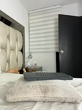 ALISSON FOXXX1 online show from April 21, 2026, 1:42 am