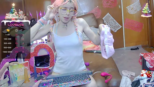 Skinygirl online show from February 12, 2025, 4:23 am