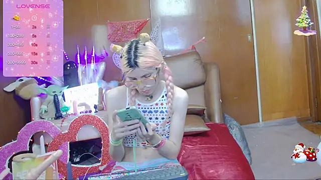 Skinygirl online show from March 3, 2025, 12:48 am