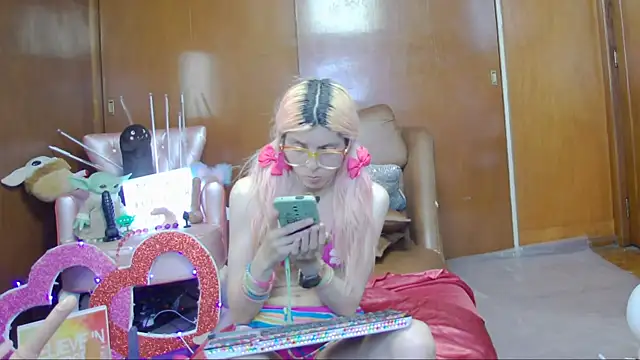 Skinygirl online show from March 12, 2025, 4:19 am