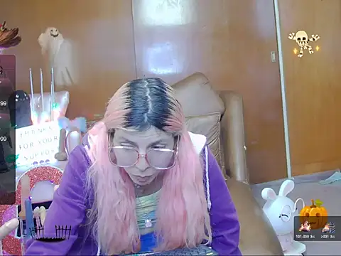 Skinygirl online show from November 4, 2025, 10:53 pm