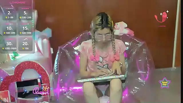 Skinygirl online show from February 10, 2026, 12:04 am