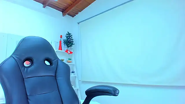 AlessiaMarcu- online show from December 12, 2024, 7:41 am