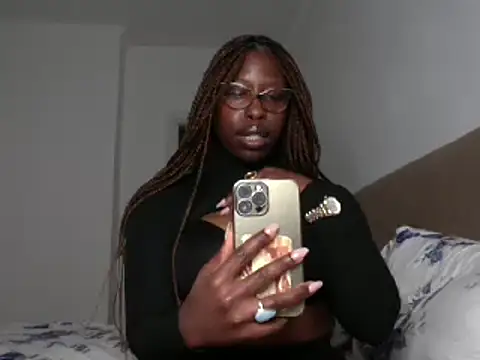 MadamIndigo online show from February 7, 2025, 7:38 pm