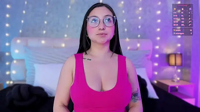 Snapshot of lucy_neil chatting on January 14, 2025, 10:12 pm lucy neil online show from January 14, 2025, 10:12 pm