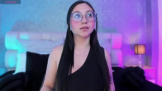 Snapshot of lucy_neil chatting on January 18, 2025, 11:11 pm lucy neil online show from January 18, 2025, 11:11 pm