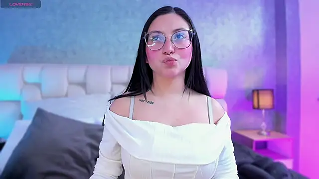 Snapshot of lucy_neil chatting on January 25, 2025, 7:07 pm lucy neil online show from January 25, 2025, 7:07 pm