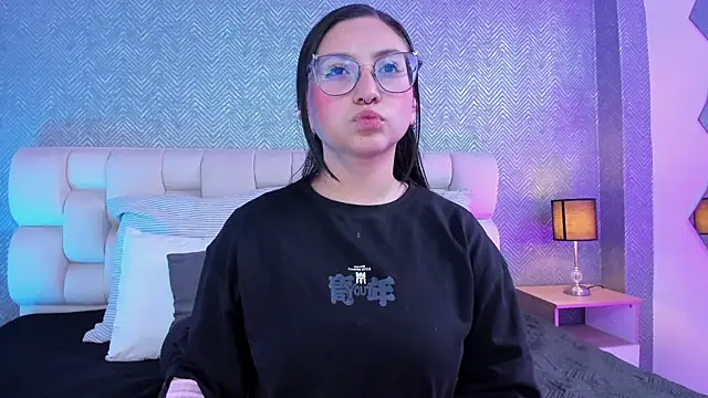 Snapshot of lucy_neil chatting on January 27, 2025, 7:03 pm lucy neil online show from January 27, 2025, 7:03 pm