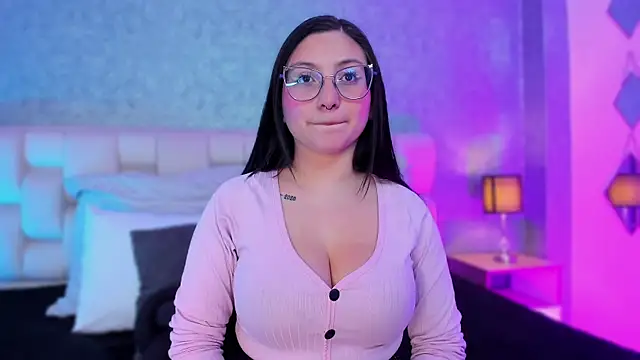 Snapshot of lucy_neil chatting on January 27, 2025, 11:11 pm lucy neil online show from January 27, 2025, 11:11 pm