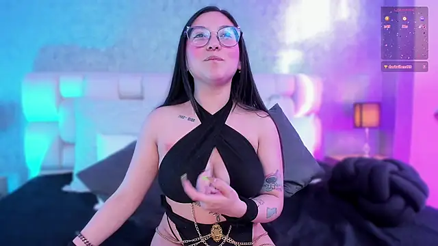 Snapshot of lucy_neil chatting on January 31, 2025, 10:10 pm lucy neil online show from January 31, 2025, 10:10 pm