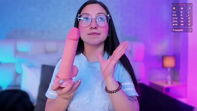 Snapshot of lucy_neil chatting on February 4, 2025, 11:49 pm lucy neil online show from February 4, 2025, 11:49 pm