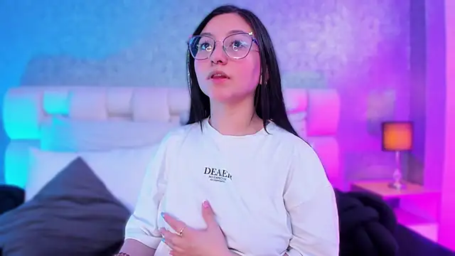 Snapshot of lucy_neil chatting on February 6, 2025, 7:07 pm lucy neil online show from February 6, 2025, 7:07 pm