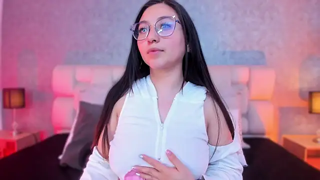 Snapshot of lucy_neil chatting on February 10, 2025, 7:07 pm lucy neil online show from February 10, 2025, 7:07 pm