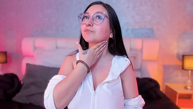 Snapshot of lucy_neil chatting on February 11, 2025, 1:10 am lucy neil online show from February 11, 2025, 1:10 am