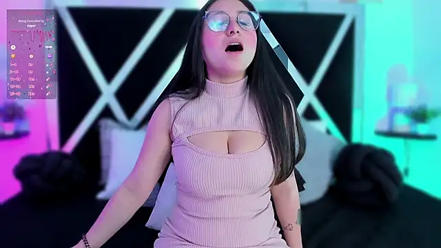 Snapshot of lucy_neil chatting on February 13, 2025, 7:10 pm lucy neil online show from February 13, 2025, 7:10 pm