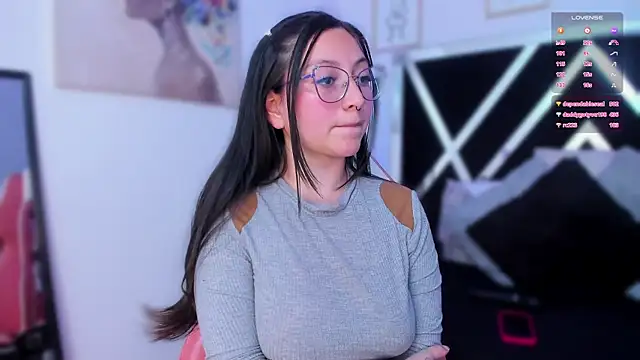 Snapshot of lucy_neil chatting on February 27, 2025, 1:05 am lucy neil online show from February 27, 2025, 1:05 am