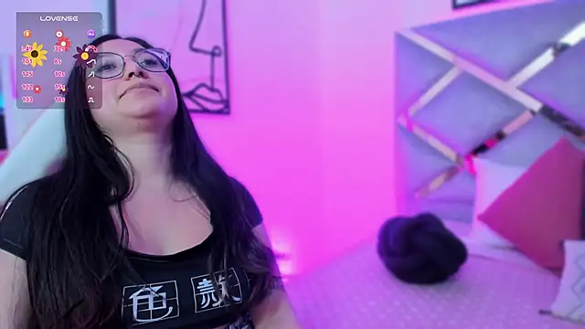 Snapshot of lucy_neil chatting on February 28, 2025, 2:53 pm lucy neil online show from February 28, 2025, 2:53 pm