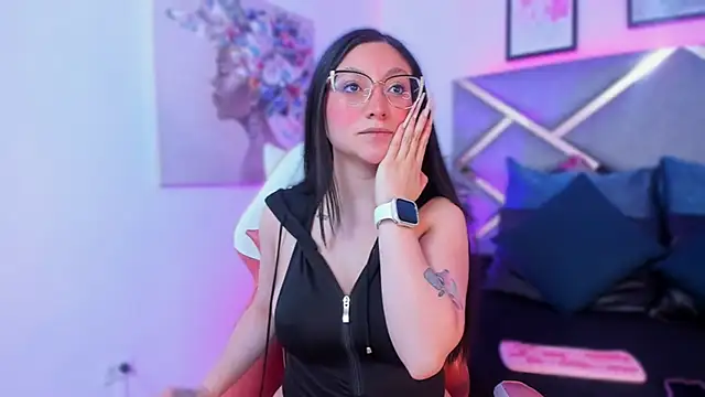 Snapshot of lucy_neil chatting on October 10, 2025, 2:32 am lucy neil online show from October 10, 2025, 2:32 am