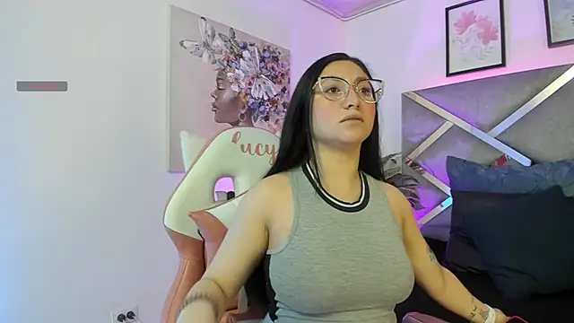 Snapshot of lucy_neil chatting on October 15, 2025, 2:33 am lucy neil online show from October 15, 2025, 2:33 am