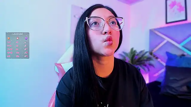 Snapshot of lucy_neil chatting on November 6, 2025, 2:34 am lucy neil online show from November 6, 2025, 2:34 am