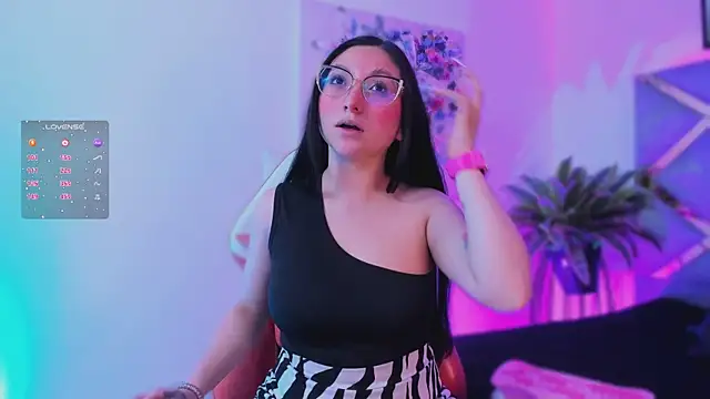 Snapshot of lucy_neil chatting on November 12, 2025, 2:34 am lucy neil online show from November 12, 2025, 2:34 am