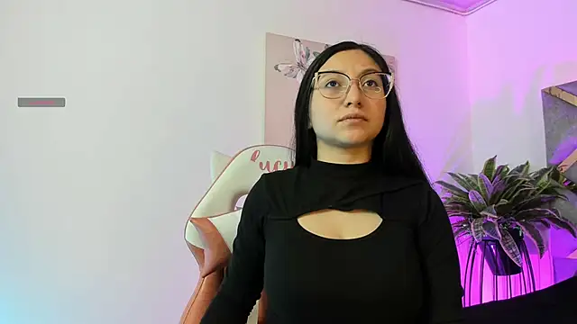 Snapshot of lucy_neil chatting on November 13, 2025, 2:32 am lucy neil online show from November 13, 2025, 2:32 am