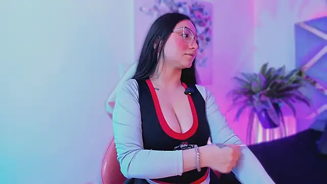 Snapshot of lucy_neil chatting on November 18, 2025, 3:34 am lucy neil online show from November 18, 2025, 3:34 am