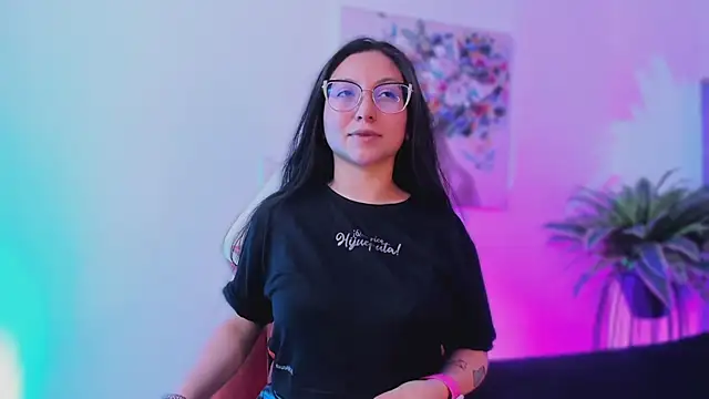 Snapshot of lucy_neil chatting on November 29, 2025, 2:36 am lucy neil online show from November 29, 2025, 2:36 am