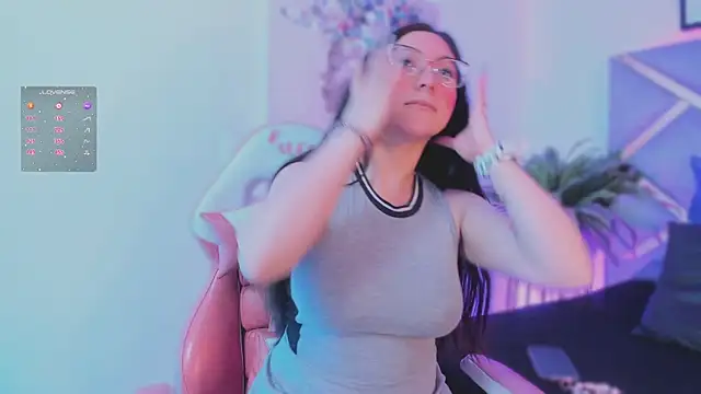 Snapshot of lucy_neil chatting on December 4, 2025, 4:22 am lucy neil online show from December 4, 2025, 4:22 am