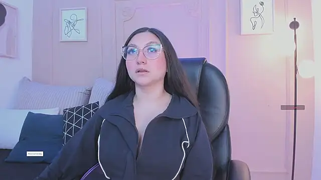 lucy neil online show from April 19, 2026, 2:33 am